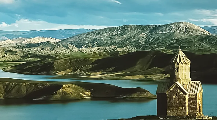 The county of Maku is bordered by Turkey